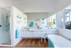 Генеральная уборка ванны от компании Clean House: удалим водный налет, помоем плитку от пола до потолка, придадим блеск зеркалам